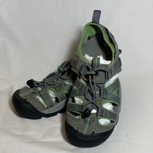 Keen Women Whisper Green and Gray Adventure Sandals - size 7M Like New Condition